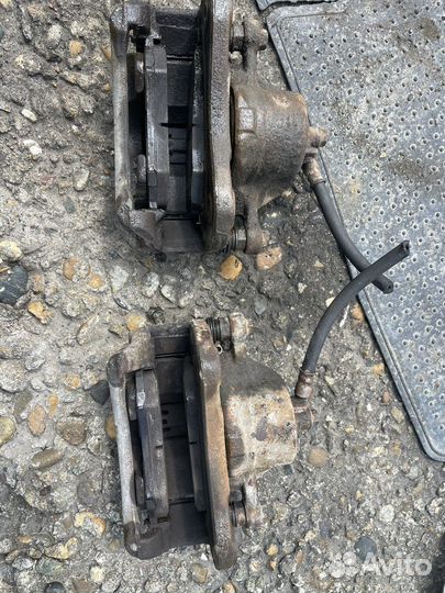 Передние суппорта Hyundai Elantra 3 XD ат G4GC