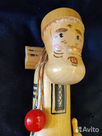 Фигурка деревянная