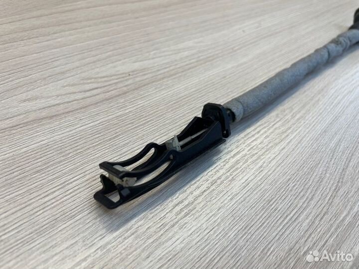 Трос замка двери передний правый Volkswagen Polo