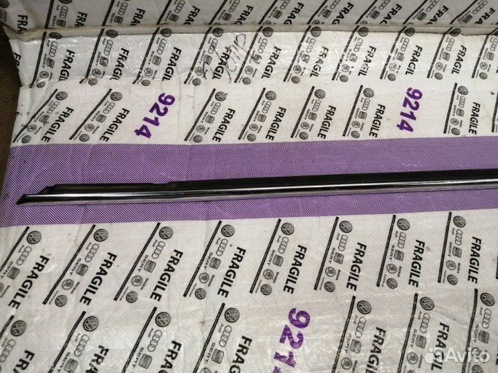 Накладка стекла передняя левая Volkswagen Passat