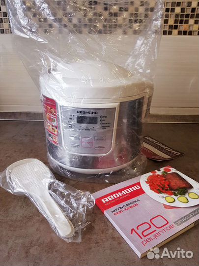 Мультиварка Redmond RMC-M4505 новая