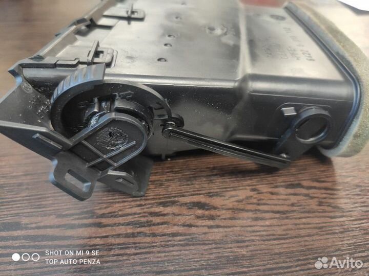 Дефлектор воздушный передний правый Bmw 525I E60