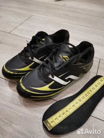 Футбольные бутсы