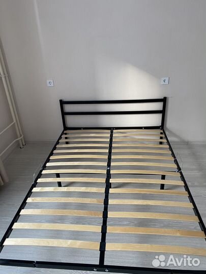Кровать с матрасом 140 200