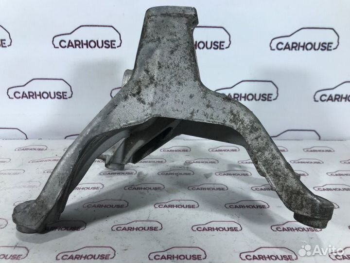 Кронштейн двигателя правый Audi A4 B8 1.8 CDH