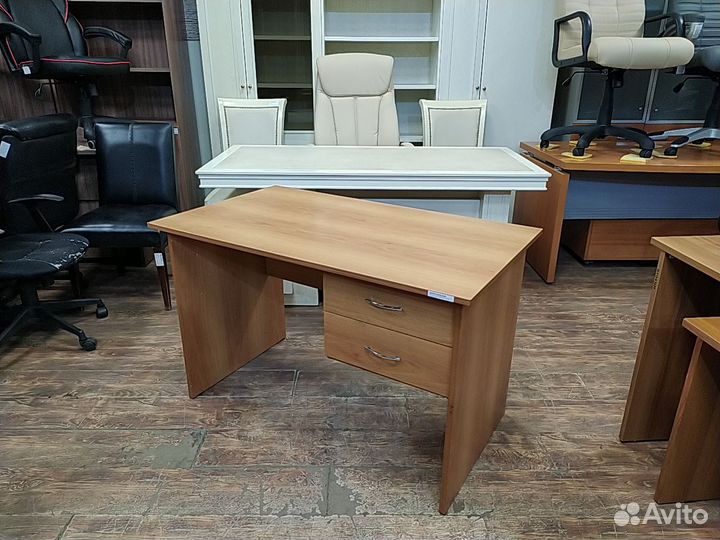 Стол письменный б/у 117х68х75 с тумбой 03797П-орм
