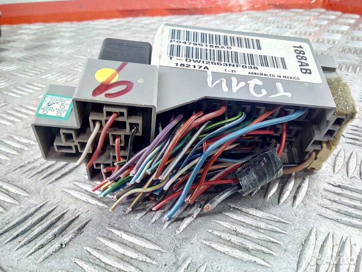 Блок предохранителей Chrysler PT Cruiser 2004