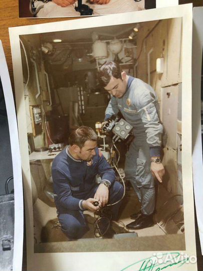 Фотографии космонавтов с автографами