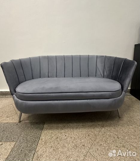 Диван ракушка для зоны ожидания клиентов