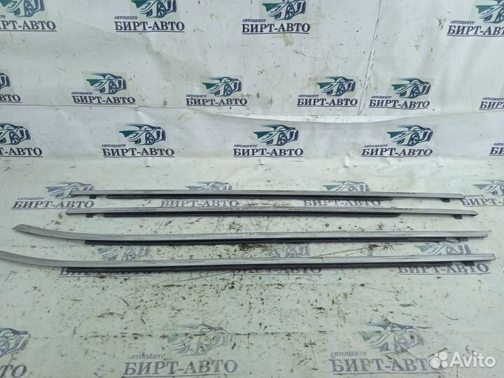 Молдинг стекла двери левый Infiniti EX35