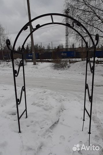 Арка садовая кованая