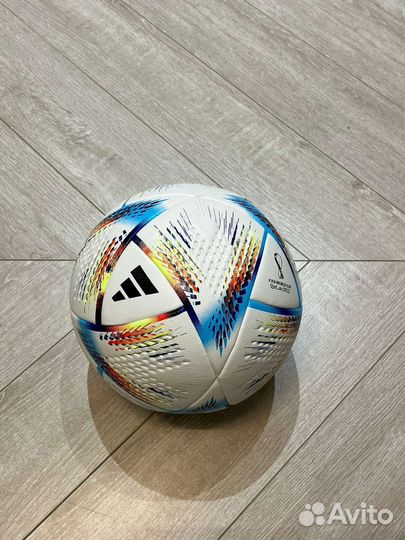 Футбольный мяч adidas чм 2022