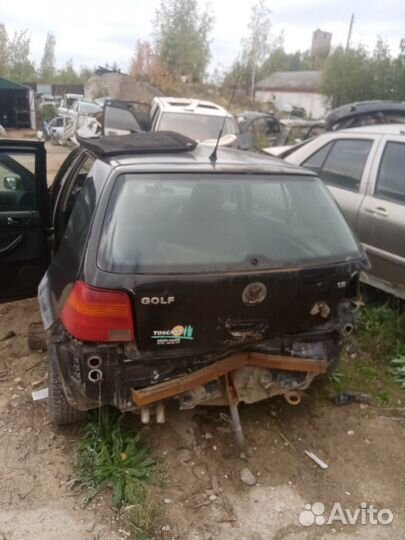 Амортизатор капота Volkswagen Golf 4