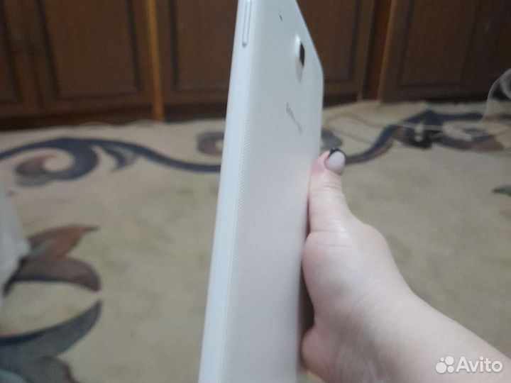 Планшет samsung sm t560