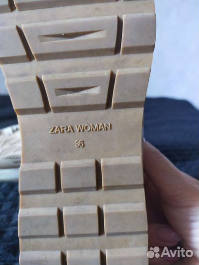 Кроссовки женские