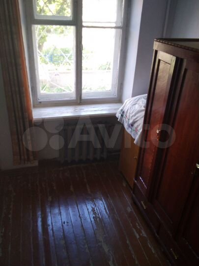 Доля в 2-к. квартире, 41,5 м², 1/4 эт.