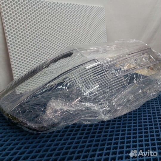 Стекла фар Toyota Land Cruiser 200