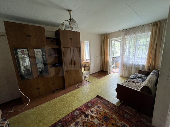 2-к. квартира, 42 м², 3/3 эт.