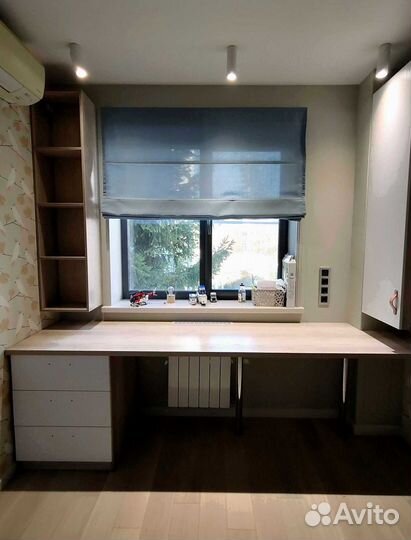 Рабочая зона в углу у окна