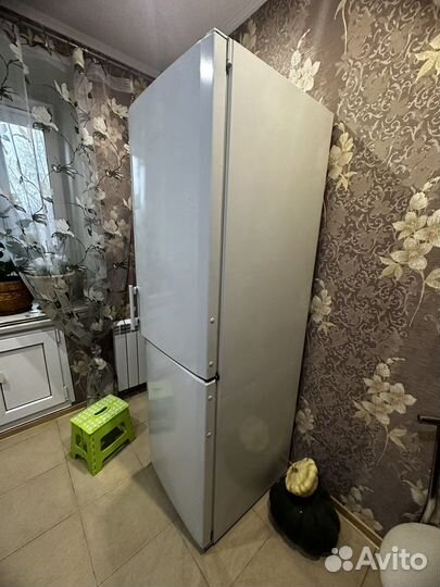 Холодильник liebherr