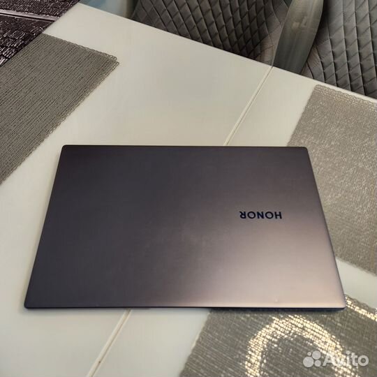 Honor MagicBook 15 8GB/256Gb/15.6 ips