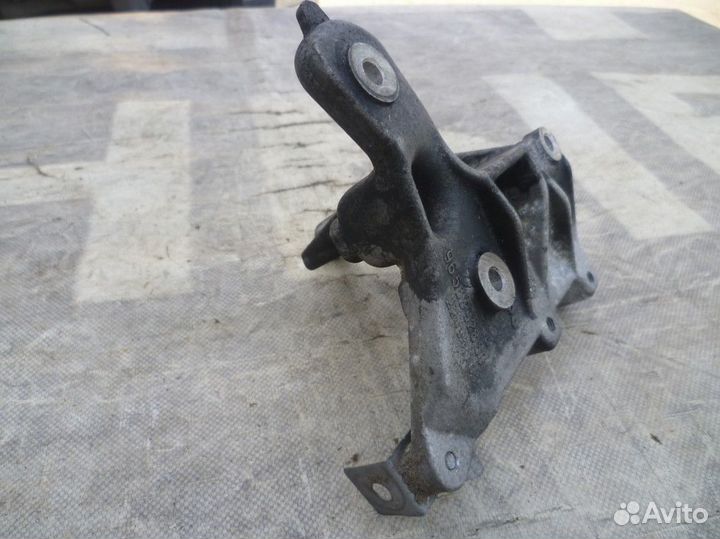 Форд Куга Кронштейн двигателя