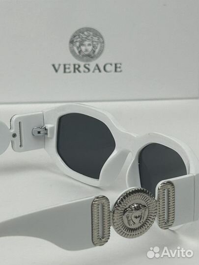 Солнцезащитные очки versace