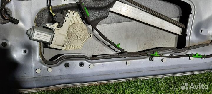 Стеклоподъемник передний правый Audi