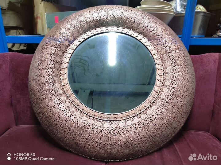 Зеркало с металлическим декором