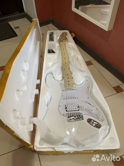 Fender stratocaster электрогитара белая