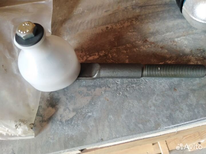 Audi a4 перение рычаги, и рулевой наконечник