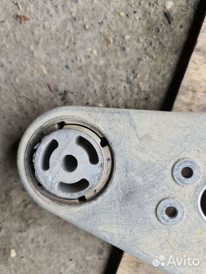 Кронштейн заднего редуктора Mercedes W211