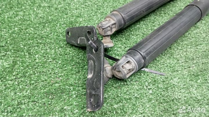 Амортизатор багажника Kia Sorento