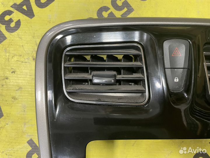 Рамка магнитолы Renault Sandero