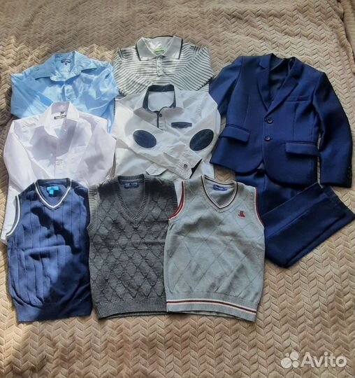 Школьный костюм и рубашки для мальчика 122-128