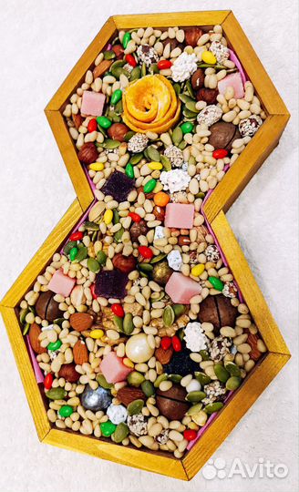 Набор из орехов и сухофруктов