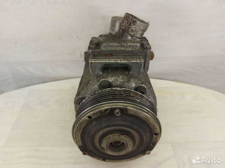 Компрессор кондиционера Volkswagen Golf 1K0820803G