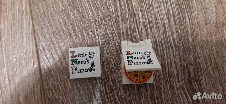 Лего фигурки из набора один дома и другие вещи