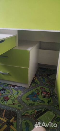 Детская кровать чердак со столом и шкафом