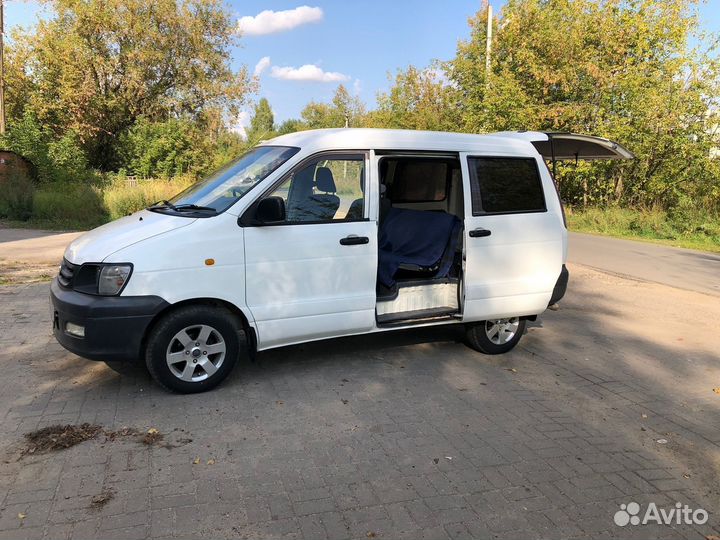 Toyota Town Ace 2.0 AT, 2002, 400 000 км