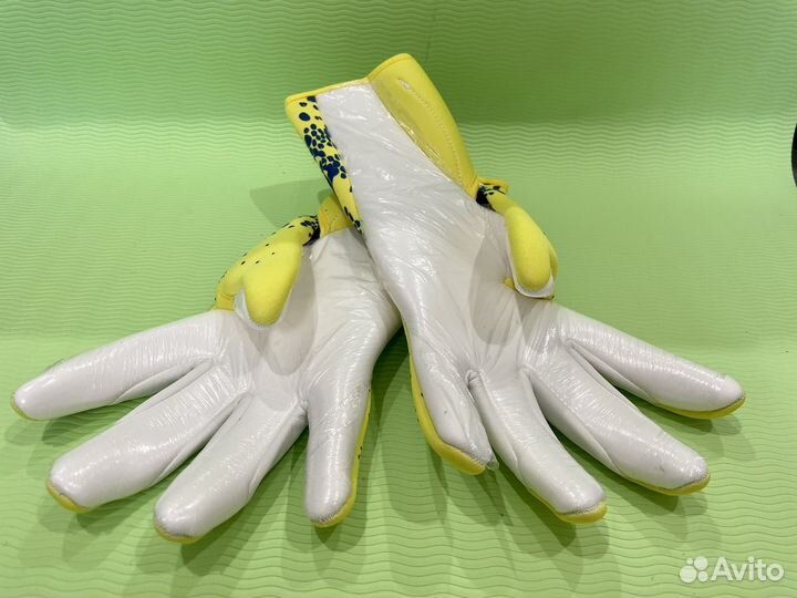 Вратарские перчатки reusch