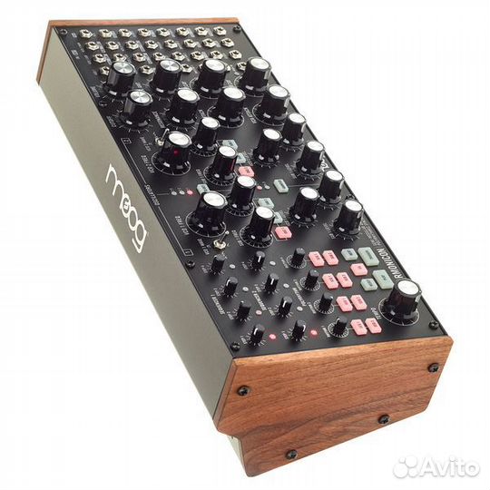 Синтезатор Moog Subharmonicon