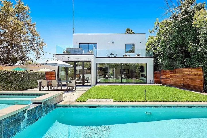 Дом 260 м² на участке 9 сот.