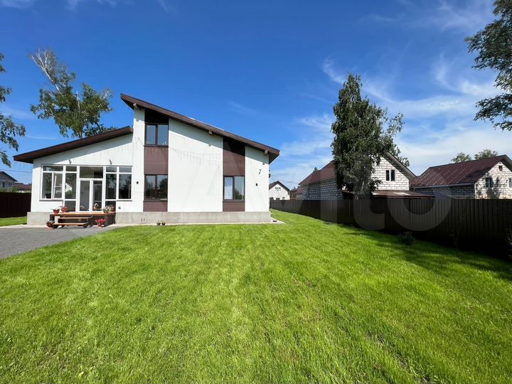 Коттедж 274,5 м² на участке 12 сот.