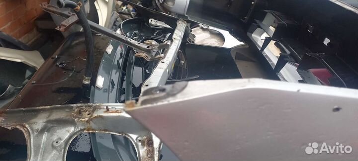 Передний бампер Nissan Serena c24