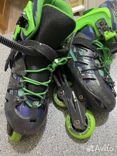 Роликовые коньки с комплектом защиты и шлемом