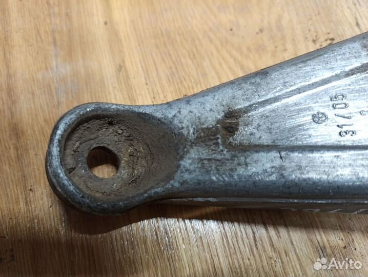 Кронштейн двигателя левый BMW E30