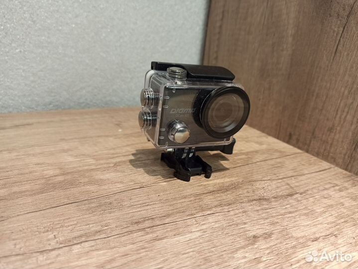 Экшн камера Digma Dicam 320