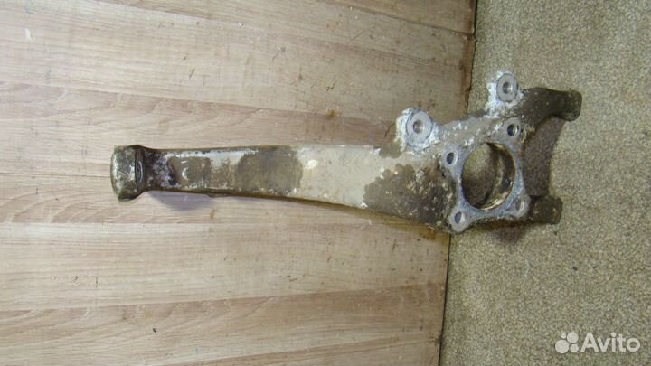 Кулак поворотный П/Л Lexus IS (XE20)