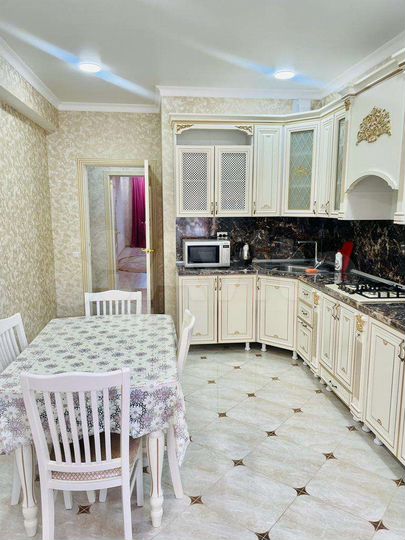 2-к. квартира, 75 м², 1/10 эт.